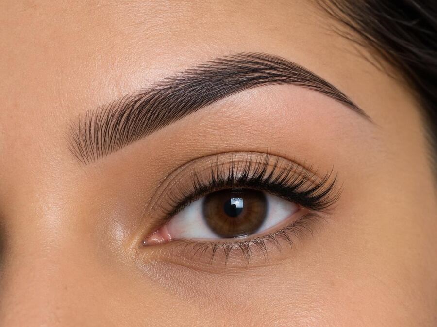 Diseño de Cejas con Hilo o Cera